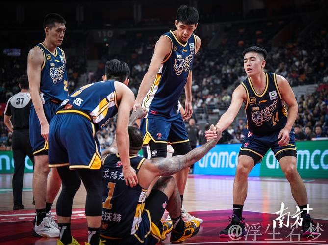 CBA季后赛竞争白热化 各队激烈角逐 CBA季后赛竞争白热化 各队激烈角逐