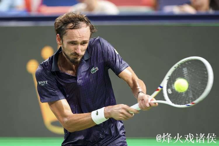 林德克内希2-1力克梅德韦杰夫 首次晋级大师赛决赛