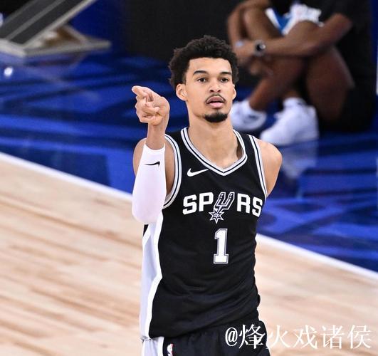 文班缺席马刺逆袭雷霆 独行侠狂胜鹈鹕豪取3连胜